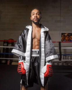 TITLE Boxing Fingertip Robe 22 TITLE Boxing Fingertip Robe -ADIDAS || Nike Sales TSRFBKWH 1