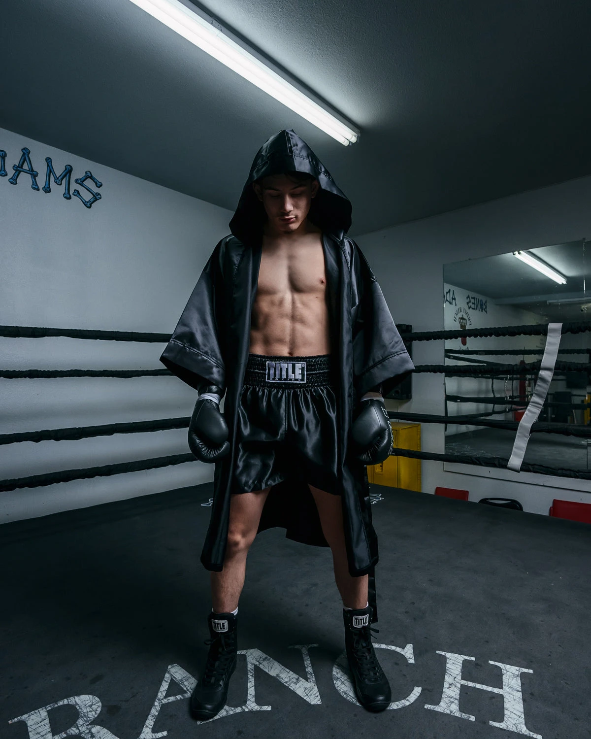 TITLE Boxing Pro Fingertip Robe 2.0 5 TITLE Boxing Pro Fingertip Robe 2.0 - Image 5