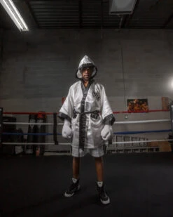 TITLE Boxing Fingertip Robe 31 TITLE Boxing Fingertip Robe -ADIDAS || Nike Sales TSRFWHBK 1